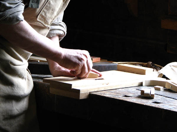 Nuestra <strong>carpintería de madera en  Cabañas del Castillo</strong> es una empresa de <strong>herencia familiar</strong>, por lo que  contamos con gran <strong>experiencia </strong>en la profesión.